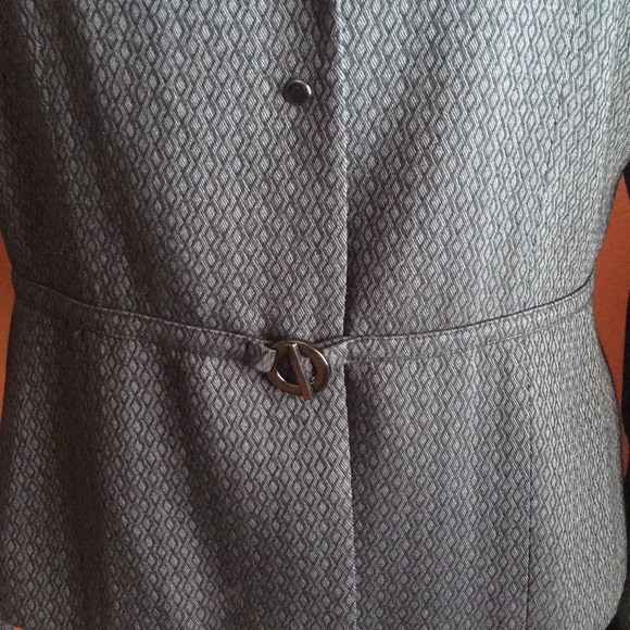 Tahari Front Clasp Fitted Blazer - Picture 5 of 16